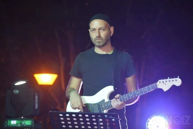 μαθήματα ηλεκτρικής και ακουστικής κιθάρ