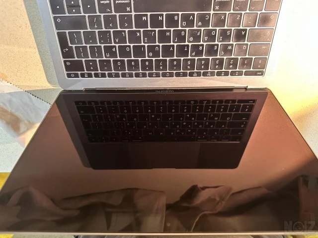 Macbook Pro (2018) MINT condition