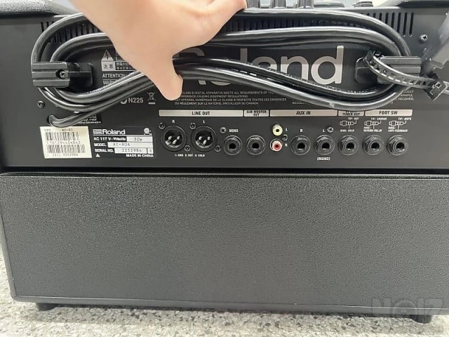ROLAND AC-90 ACOUSTIC CHORUS AMPLIFIER