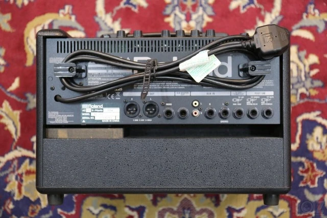 ROLAND AC-90 ACOUSTIC CHORUS AMPLIFIER