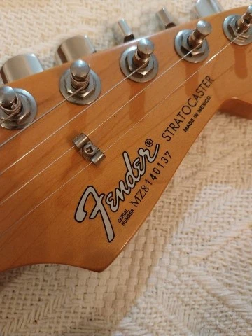 FENDER STRATOCASTER