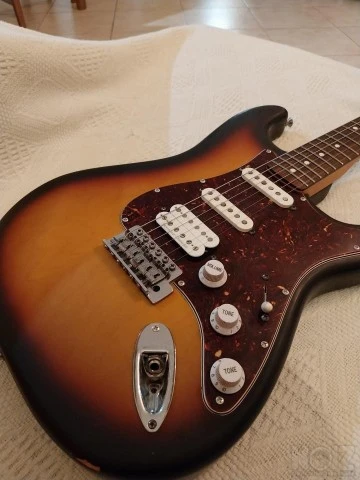 FENDER STRATOCASTER