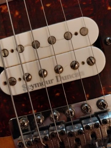FENDER STRATOCASTER