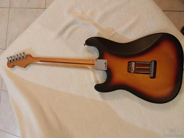 FENDER STRATOCASTER
