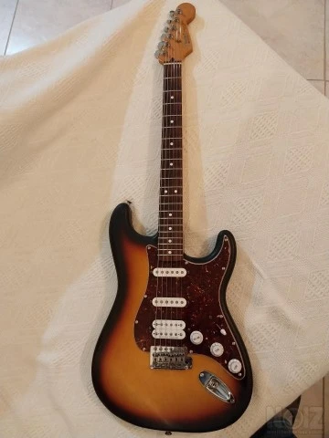 FENDER STRATOCASTER