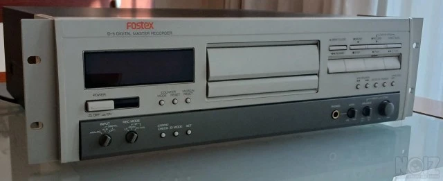 FOSTEX   D-5  DIGITAL MASTER RECORDER (D