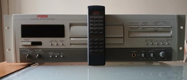 FOSTEX   D-5  DIGITAL MASTER RECORDER (D
