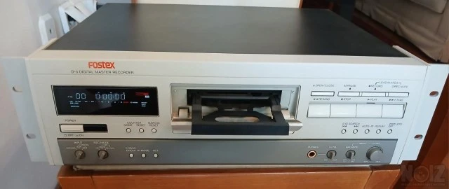 FOSTEX   D-5  DIGITAL MASTER RECORDER (D
