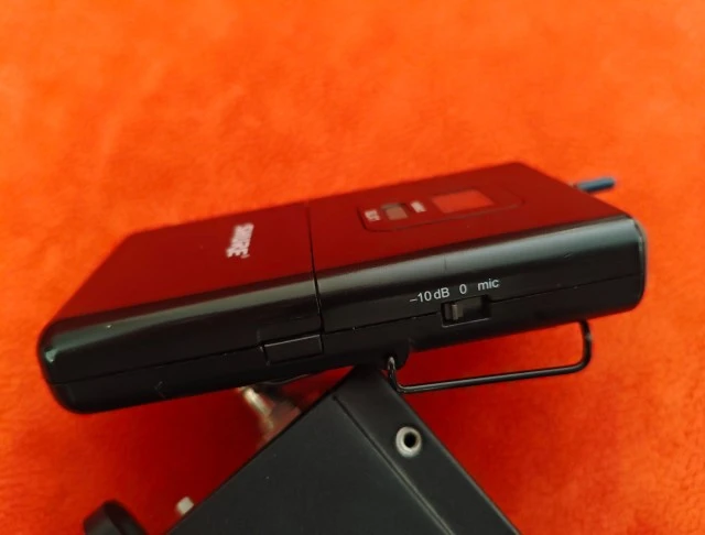 Shure Guitar / Mic wireless system SLX4 