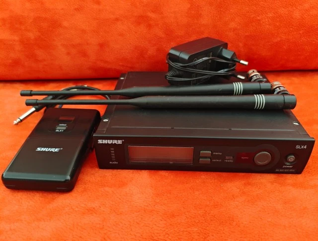 Shure Guitar / Mic wireless system SLX4 