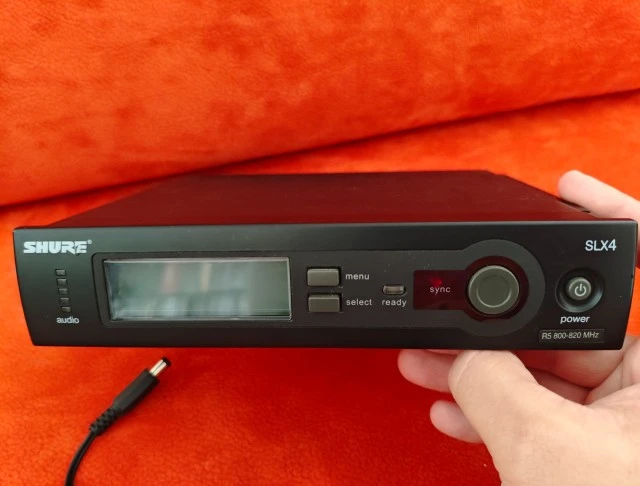 Shure Guitar / Mic wireless system SLX4 