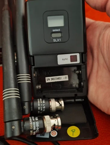 Shure Guitar / Mic wireless system SLX4 