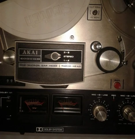 ΜΠΟΜΠΙΝΟΦΩΝΟ AKAI 4000DB