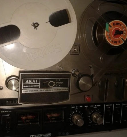 ΜΠΟΜΠΙΝΟΦΩΝΟ AKAI 4000DB