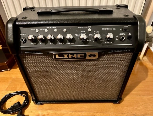 Line 6 Spider IV 15 watt.
