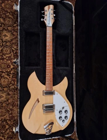 Rickenacker 330