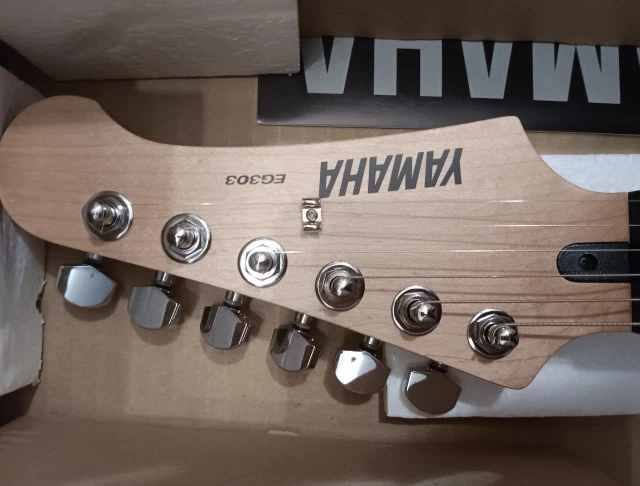 YAMAHA EG-303T BLACK ΟΛΟΚΑΙΝΟΥΡΓΙΑ!!