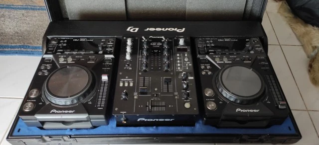 ΠΩΛΕΙΤΑΙ: CDJ-400 LIMITED (Digital CD de