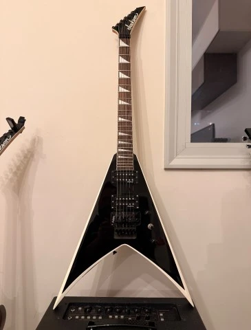 Jackson V  JS32