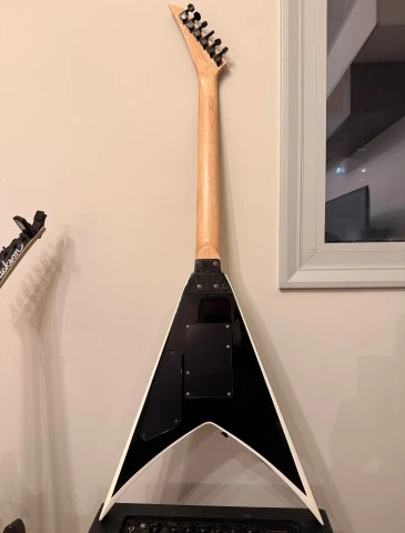 Jackson V  JS32