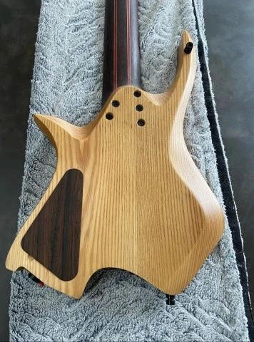 Valravn Headless 8 strings, Fishman Abasi (2021)