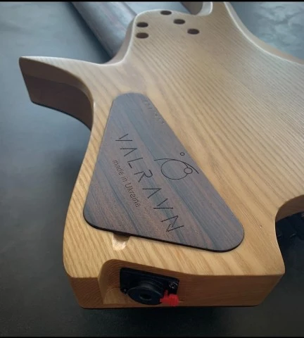 Valravn Headless 8 strings, Fishman Abasi (2021)