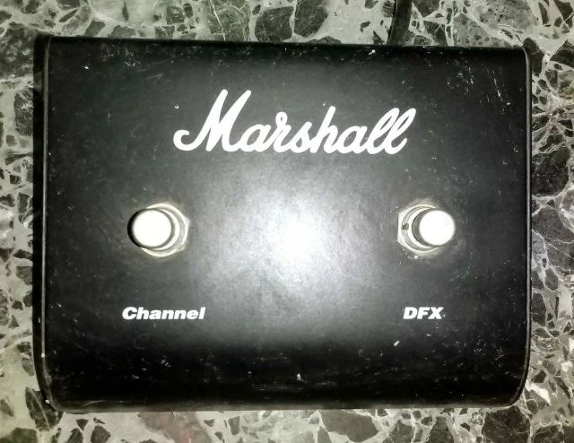MARSHALL MG 100DFX (ενισχυτής κιθάρας 100 watt)+ πετάλι