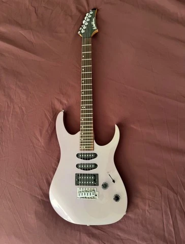  Washburn electric guitar & Soft cas