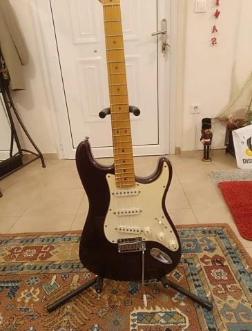 FENDER AMERICAN STANDARD STRATOCASTER