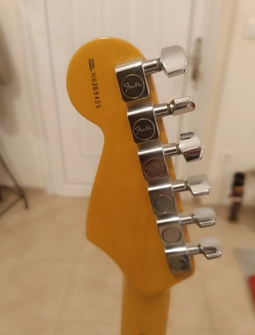 FENDER AMERICAN STANDARD STRATOCASTER