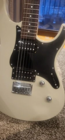 Yamaha Pacifica 120h