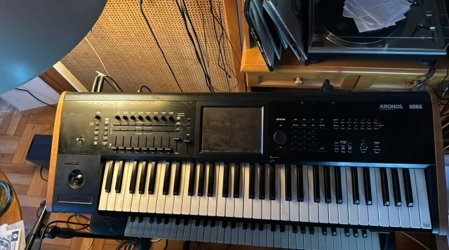 Korg Kronos 2