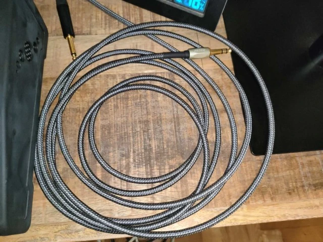 Boss GM800 + μαγνήτης GΚ5 + καλώδιο BGK-