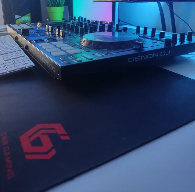 DENON MC7000 ΜΑΖΙ ΜΕ ΤΣΑΝΤΑ ΜΕΤΑΦΟΡΑΣ