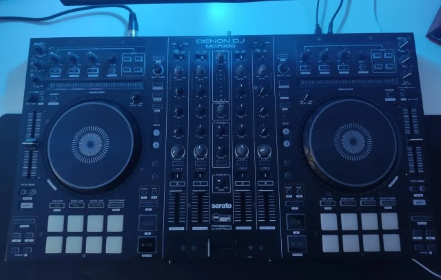DENON MC7000 ΜΑΖΙ ΜΕ ΤΣΑΝΤΑ ΜΕΤΑΦΟΡΑΣ
