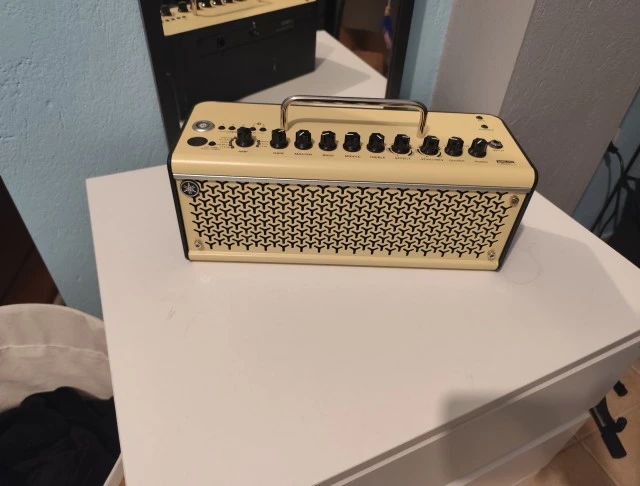 Yamaha thr10ii wireless ( λειτουργία και με μπαταρία)