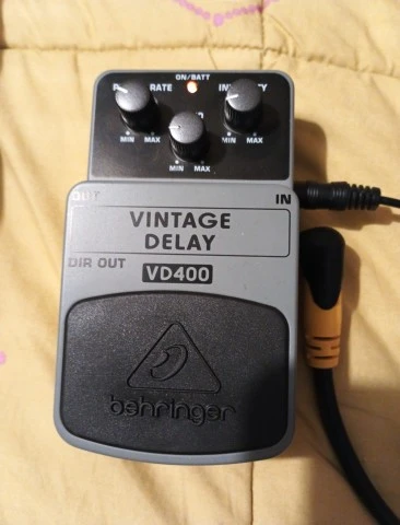 BEHRINGER VD400