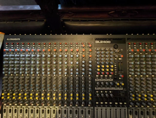 Allen&amp;Heath GL2400
