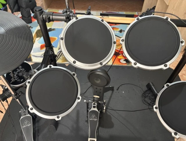 E-DRUM BEHRINGER XD8USB