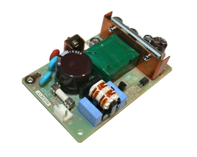 Roland VS-880 τροφοδοτικό