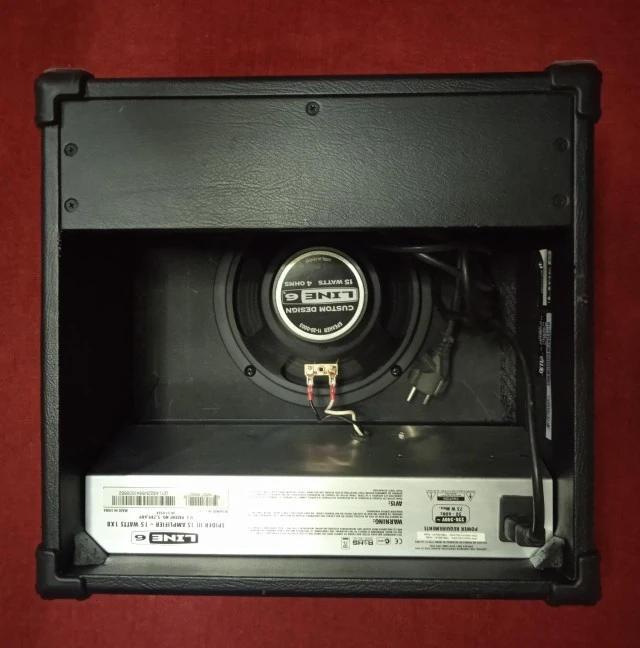 ΕΝΙΣΧΥΤΗΣ ΚΙΘΑΡΑΣ SPIDER III LINE 6 15 W