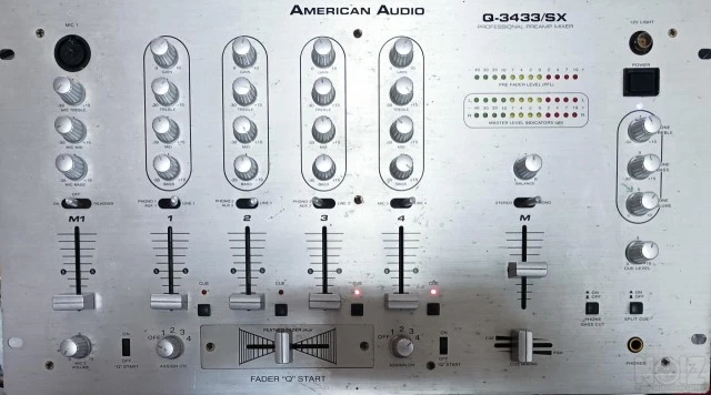 ΠΩΛΕΙΤΑΙ ΜΙΚΤΗΣ AMERICAN AUDIO Q3433/SX