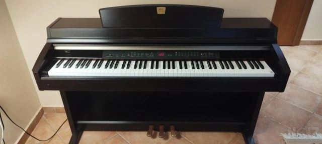 Πωλείται Ηλ.Πιάνο Clavinova
