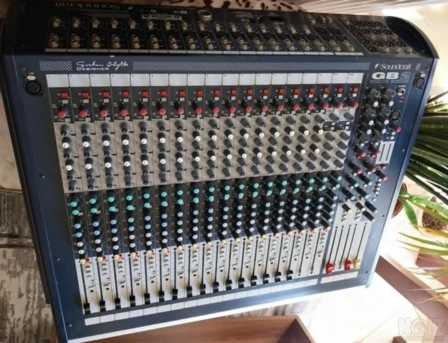ΚΟΝΣΟΛΑ 16 ΚΑΝΑΛΗ Soundcraft GB2