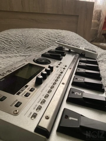 BOSS GT-10 GUITAR EFFECTS PROCESSOR