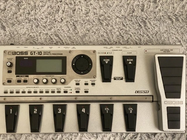 BOSS GT-10 GUITAR EFFECTS PROCESSOR