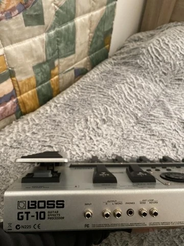 BOSS GT-10 GUITAR EFFECTS PROCESSOR