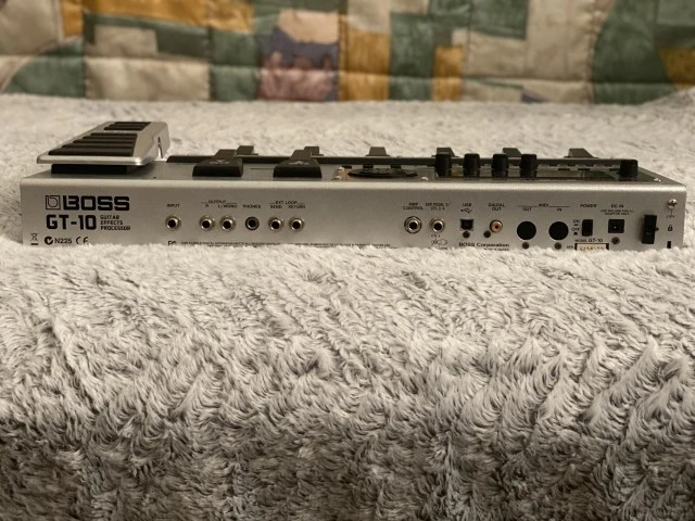 BOSS GT-10 GUITAR EFFECTS PROCESSOR