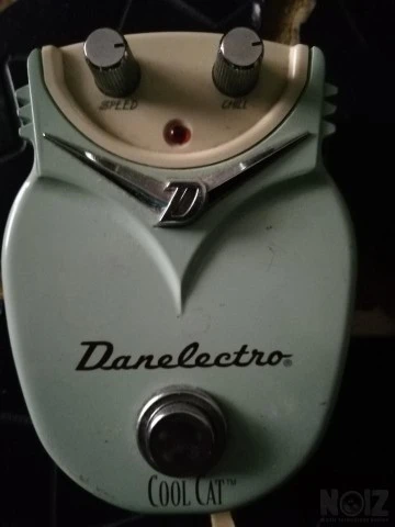Danelectro--cool cat- chorus pedal
