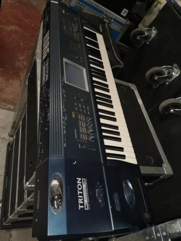 korg triton extreme 61 keys